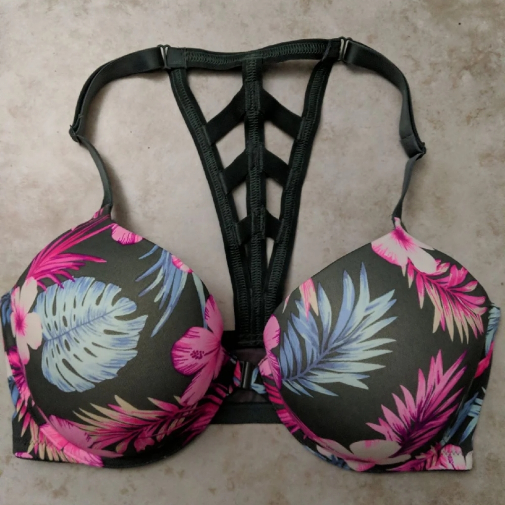 ❌ SOLD ❌VS Pink Wear Everywhere Push Up bra 34 DD